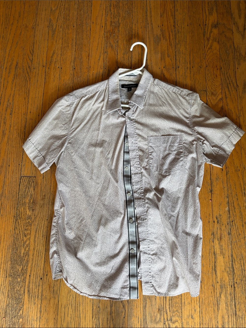 Banana Republic Casual Short-Sleeve Button-Down Shirt in Light Gray